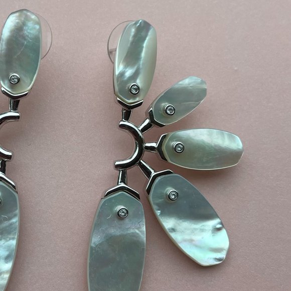 NWT Kendra Scott Ashlyn Ivory Mother Of Pearl Statement Earrings 14K Gold Plated - Picture 4 of 11